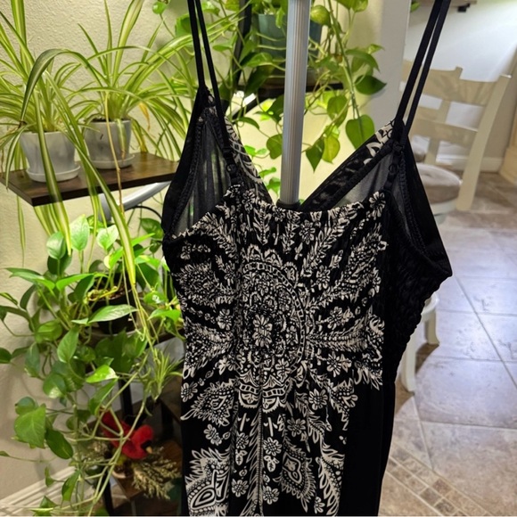 Elegant Navy and White Spaghetti Strap Dress - Picture 13 of 13